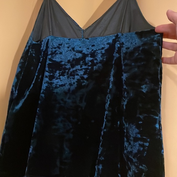Brand new with Tags - Lost and Wander crushed green velvet tank in medium. - Picture 4 of 8
